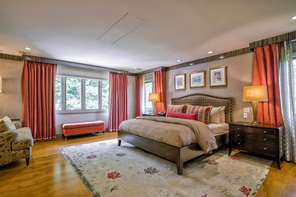 29 of 50 - 4 Aldgate Drive, Manhasset, NY