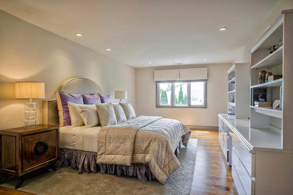 34 of 50 - 4 Aldgate Drive, Manhasset, NY
