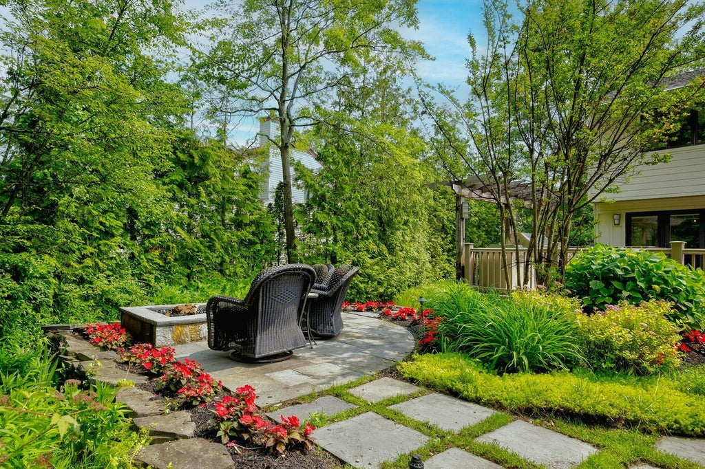 40 of 50 - 4 Aldgate Drive, Manhasset, NY