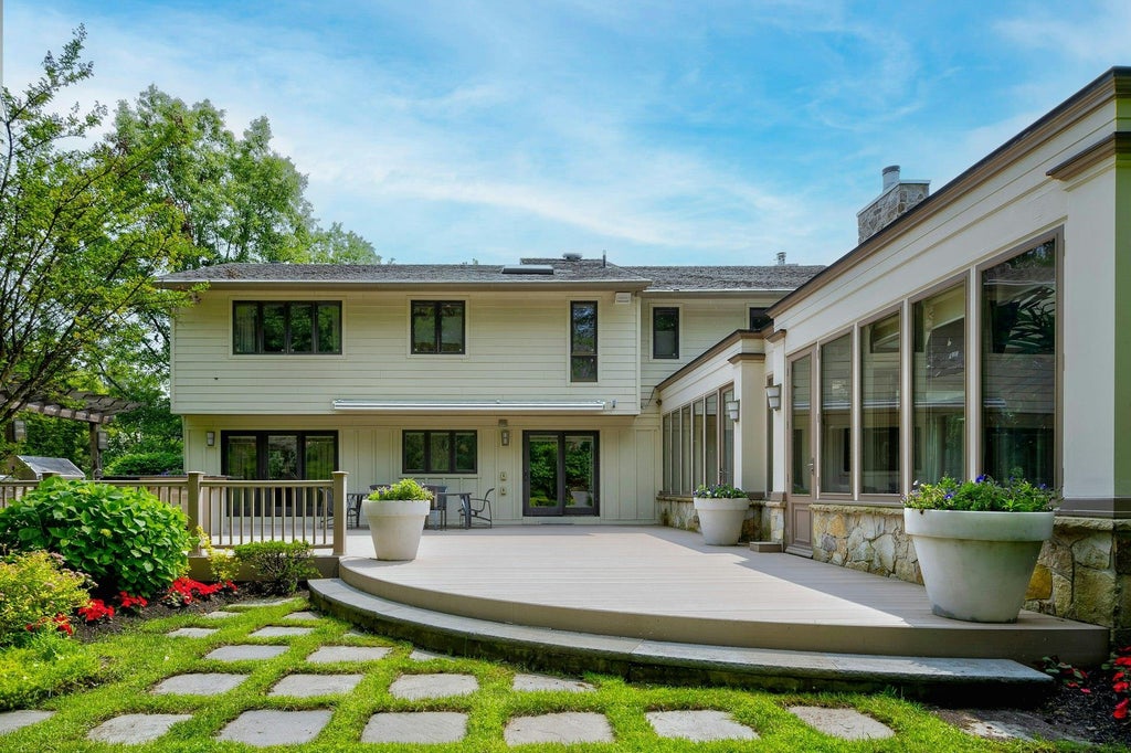 43 of 50 - 4 Aldgate Drive, Manhasset, NY