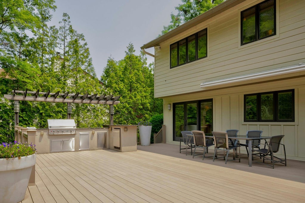 44 of 50 - 4 Aldgate Drive, Manhasset, NY