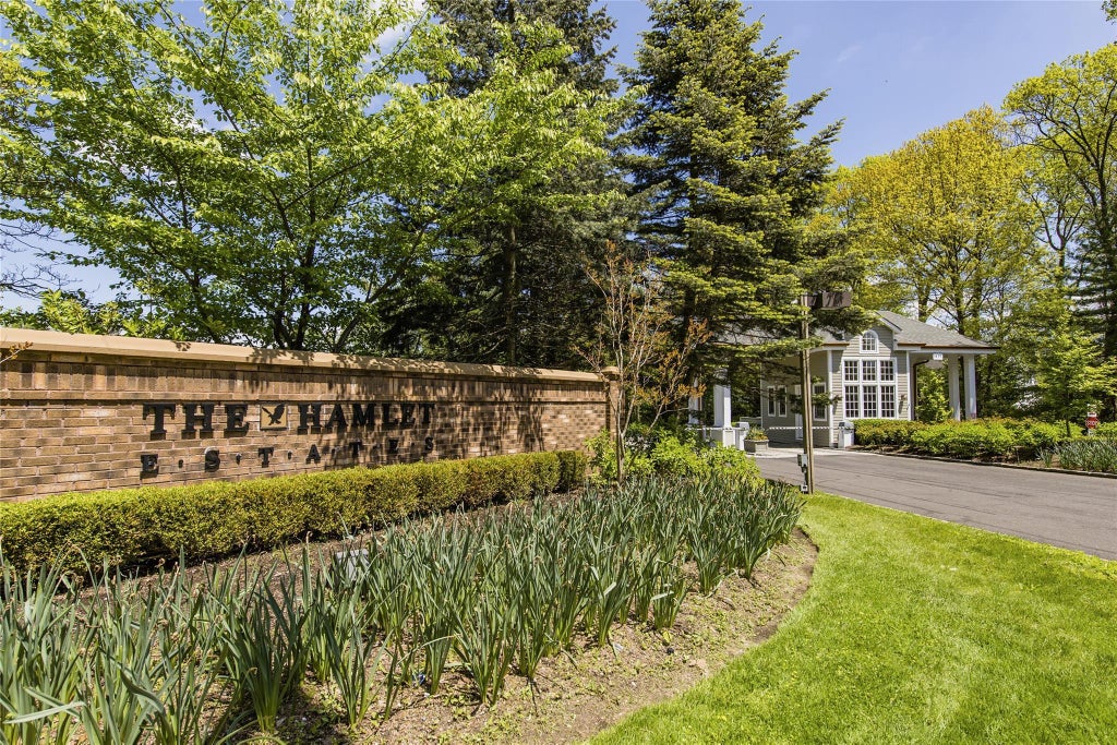 45 of 50 - 4 Aldgate Drive, Manhasset, NY