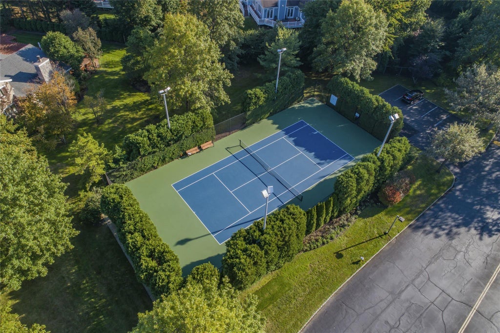 46 of 50 - 4 Aldgate Drive, Manhasset, NY
