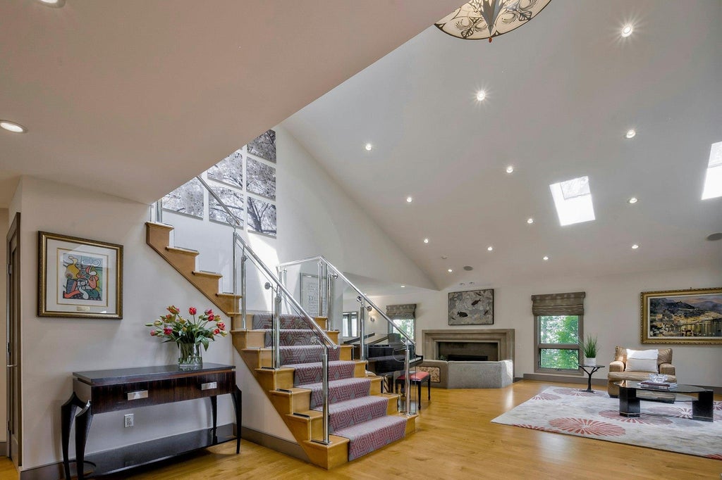 4 of 50 - 4 Aldgate Drive, Manhasset, NY