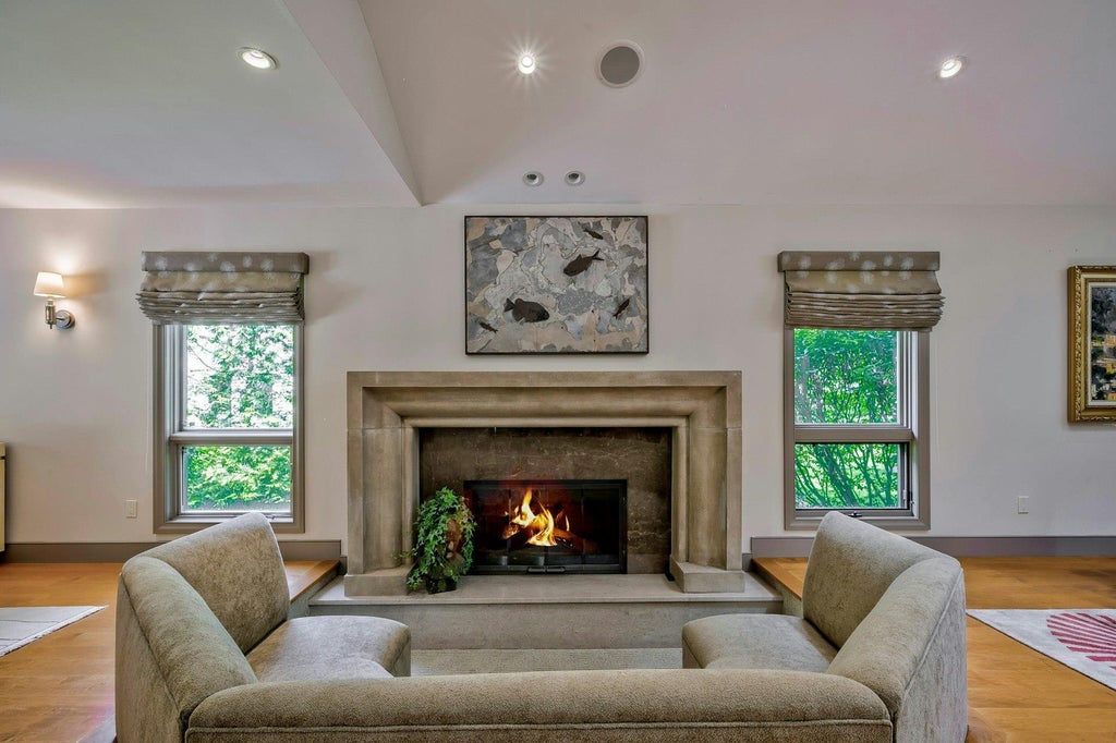 5 of 50 - 4 Aldgate Drive, Manhasset, NY