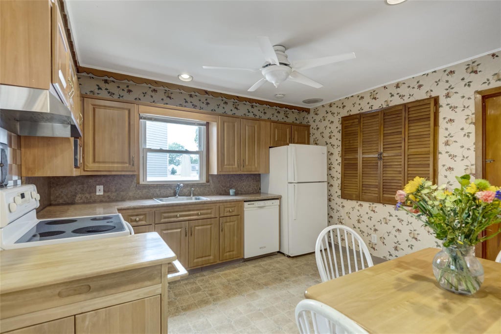 11 of 27 - 29 Newmarket Road, Syosset, NY