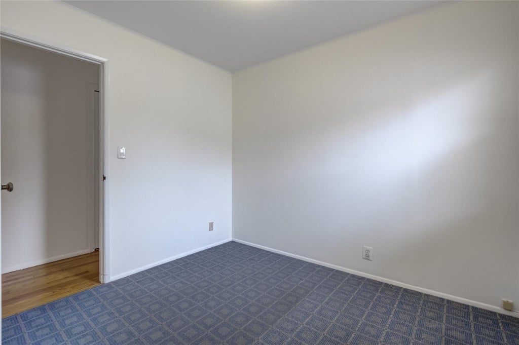 17 of 27 - 29 Newmarket Road, Syosset, NY
