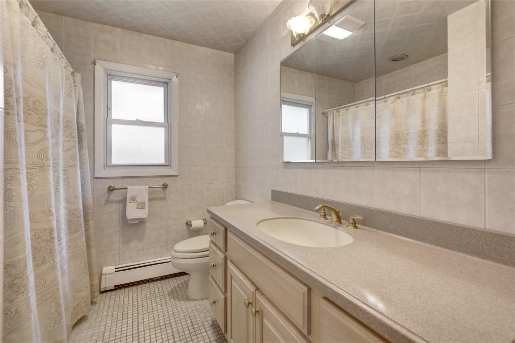 18 of 27 - 29 Newmarket Road, Syosset, NY
