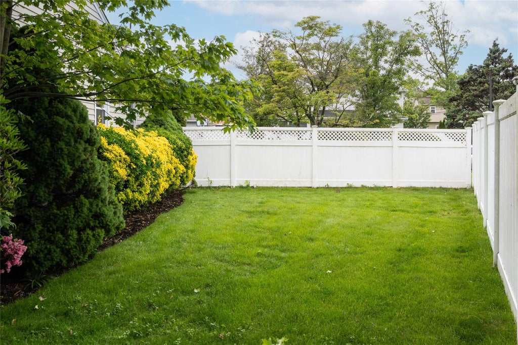 22 of 27 - 29 Newmarket Road, Syosset, NY