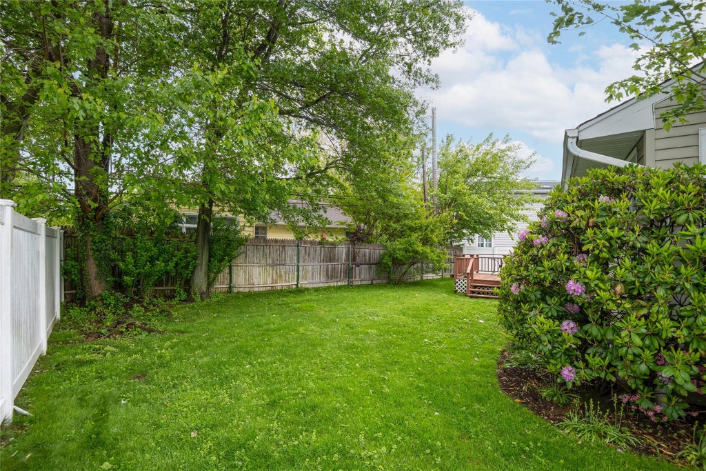23 of 27 - 29 Newmarket Road, Syosset, NY
