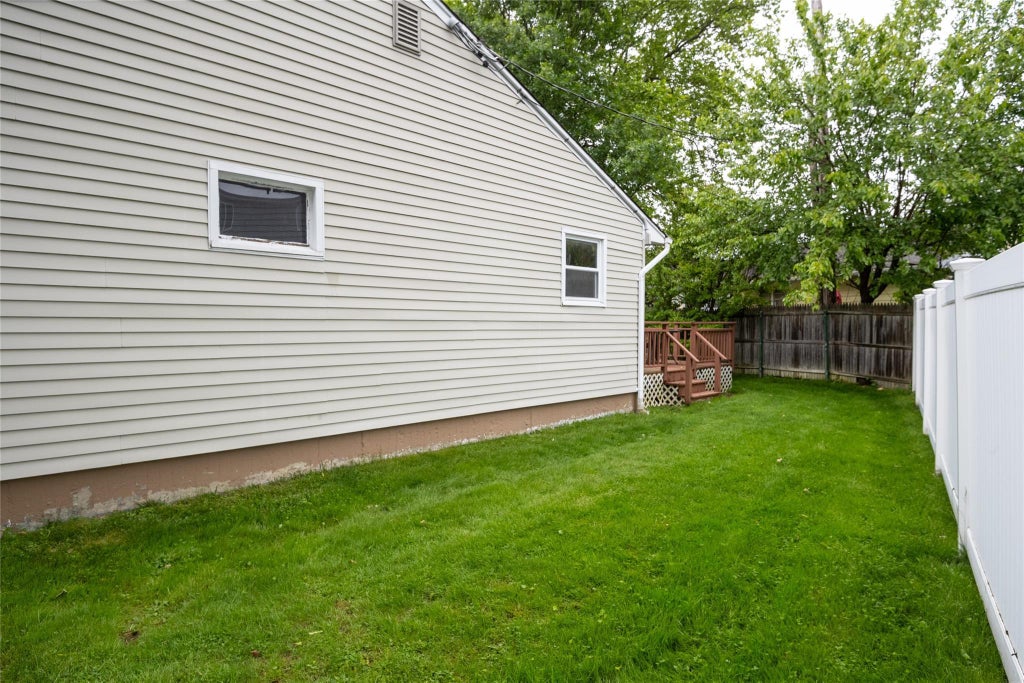 24 of 27 - 29 Newmarket Road, Syosset, NY