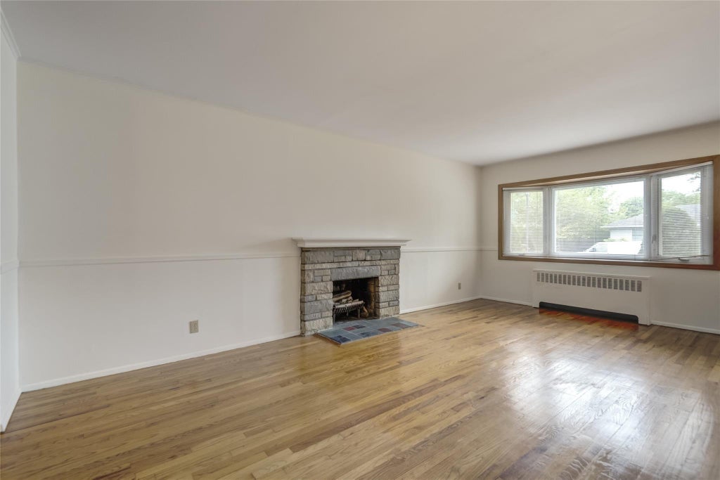 4 of 27 - 29 Newmarket Road, Syosset, NY