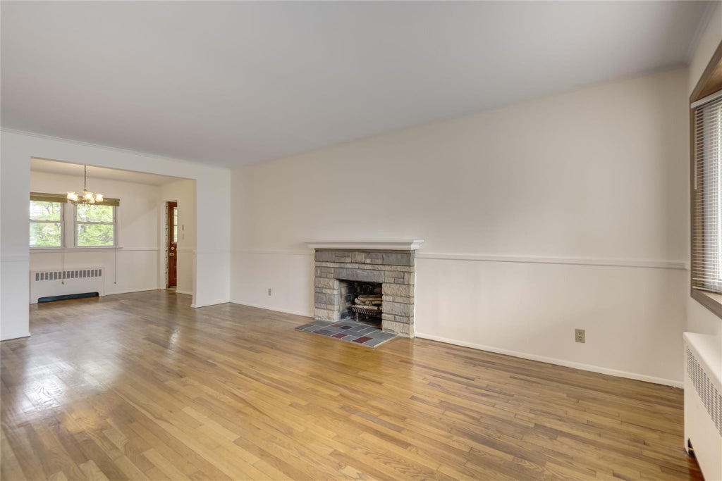 6 of 27 - 29 Newmarket Road, Syosset, NY