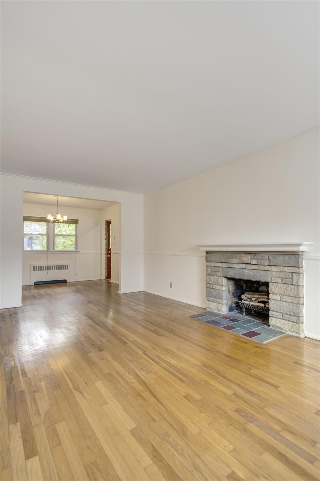 7 of 27 - 29 Newmarket Road, Syosset, NY