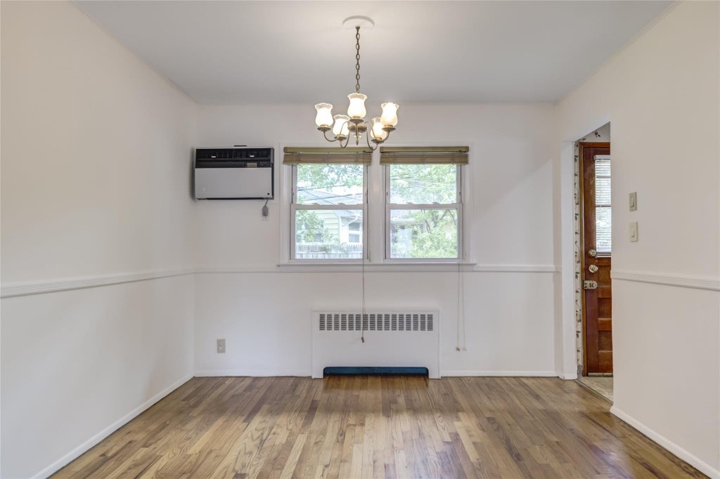 8 of 27 - 29 Newmarket Road, Syosset, NY