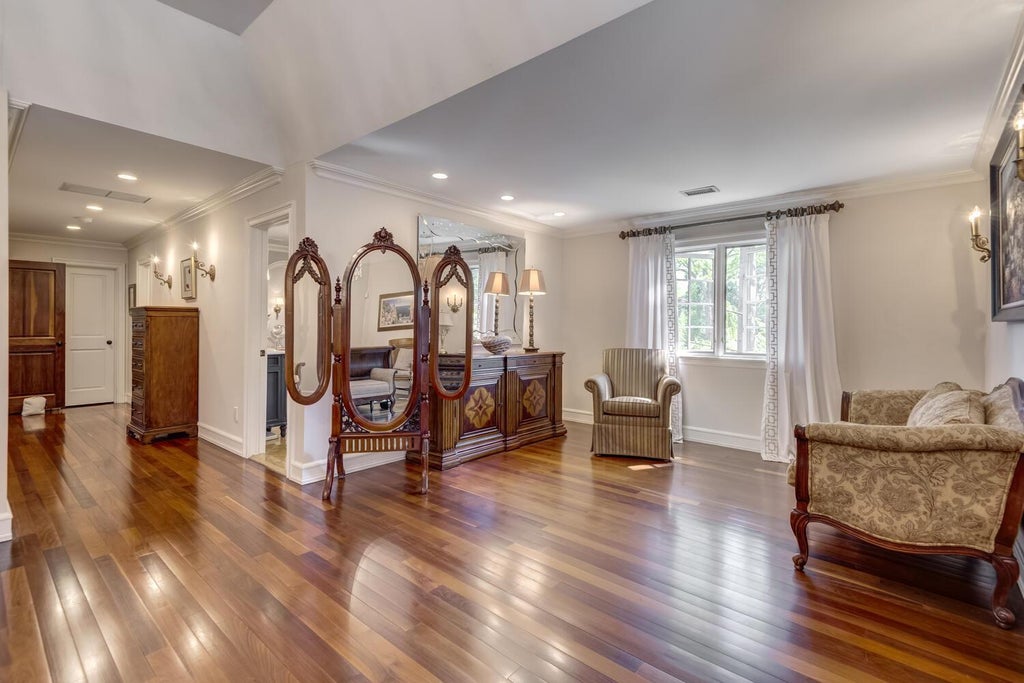 12 of 24 - 220 Elderfields Road, Manhasset, NY