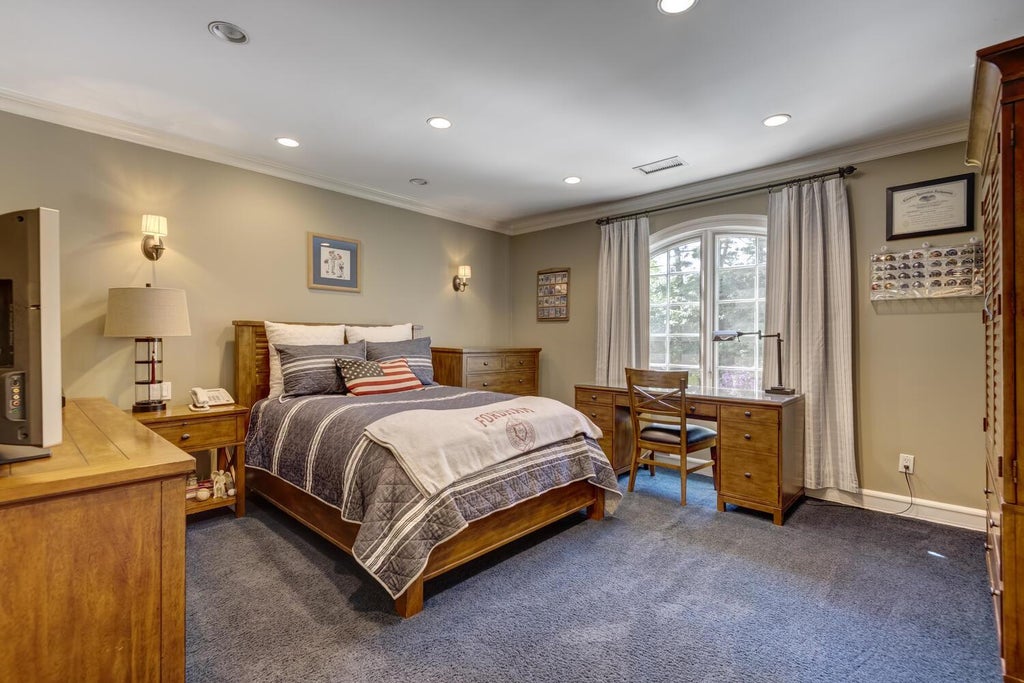 13 of 24 - 220 Elderfields Road, Manhasset, NY