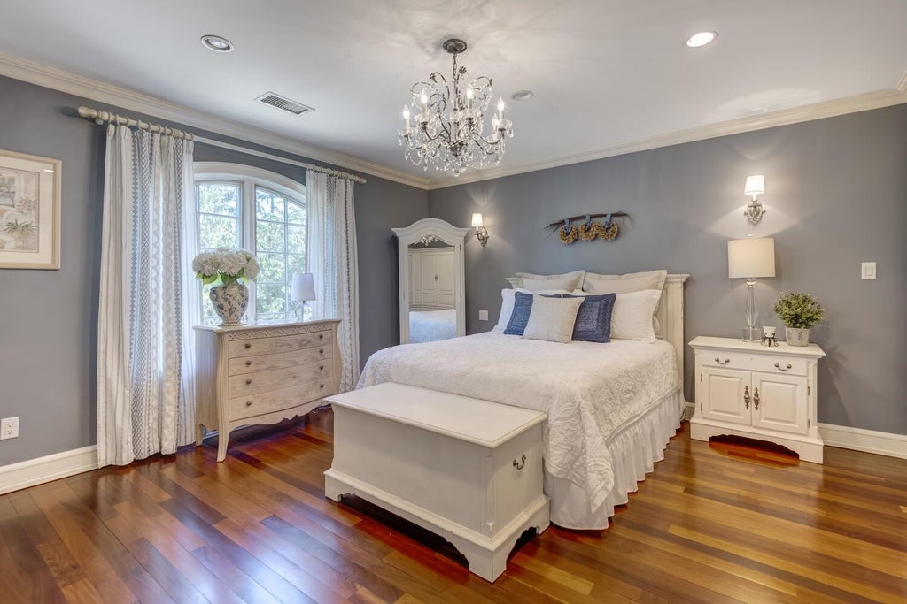 15 of 24 - 220 Elderfields Road, Manhasset, NY
