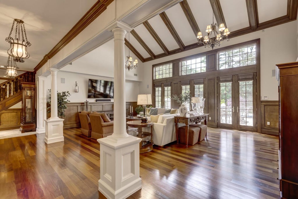 2 of 24 - 220 Elderfields Road, Manhasset, NY