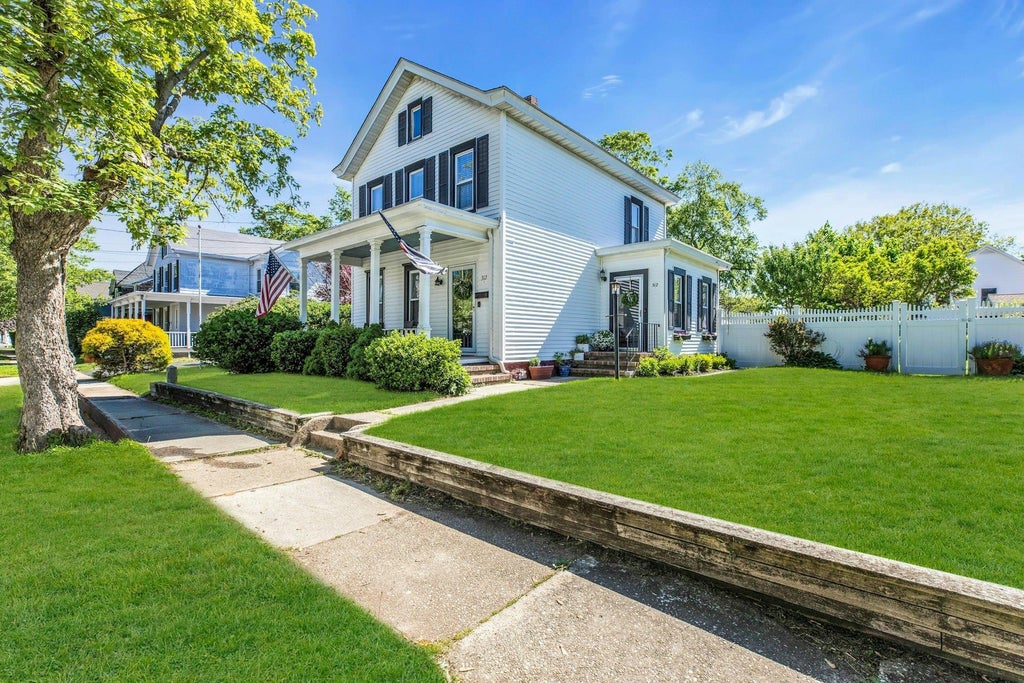 1 of 33 - 312 5th Avenue, Greenport, NY