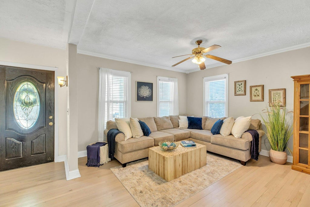 6 of 33 - 312 5th Avenue, Greenport, NY