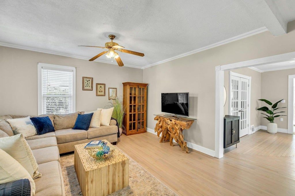 7 of 33 - 312 5th Avenue, Greenport, NY