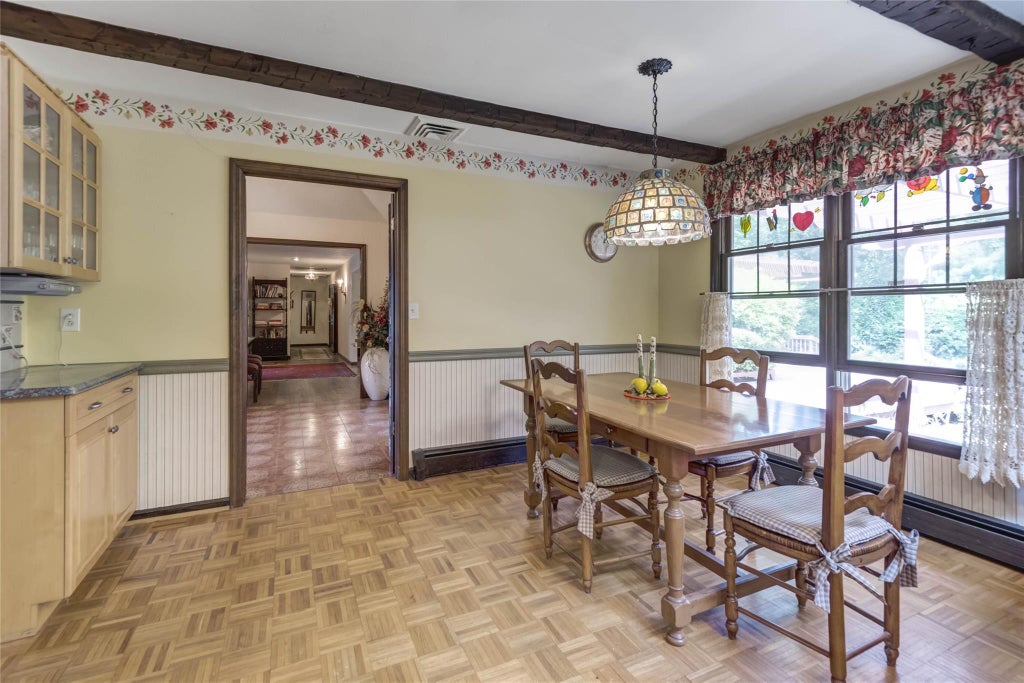 14 of 32 - 100 Foxhunt Crescent, Oyster Bay Cove, NY