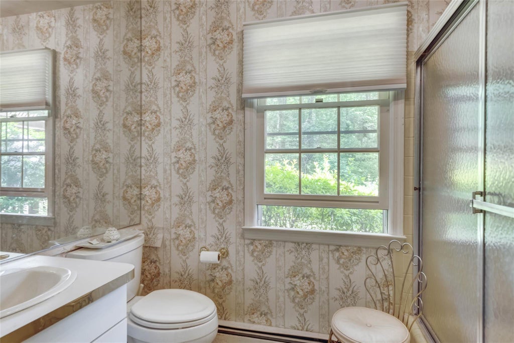 20 of 32 - 100 Foxhunt Crescent, Oyster Bay Cove, NY
