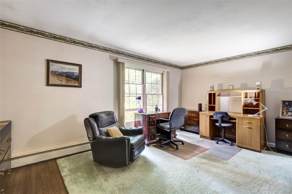 22 of 32 - 100 Foxhunt Crescent, Oyster Bay Cove, NY