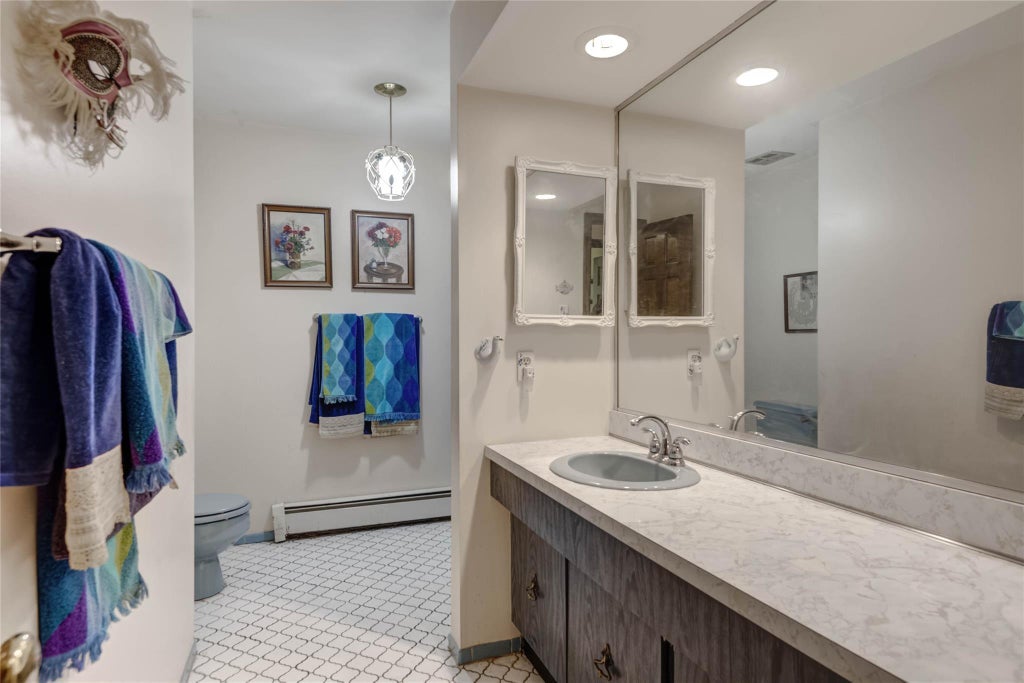 23 of 32 - 100 Foxhunt Crescent, Oyster Bay Cove, NY