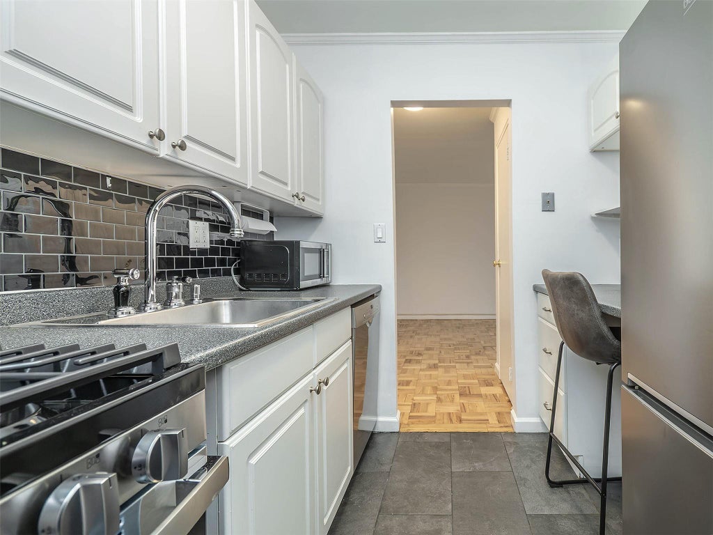 10 of 24 - 125 Main St. # 3k, Port Washington, NY