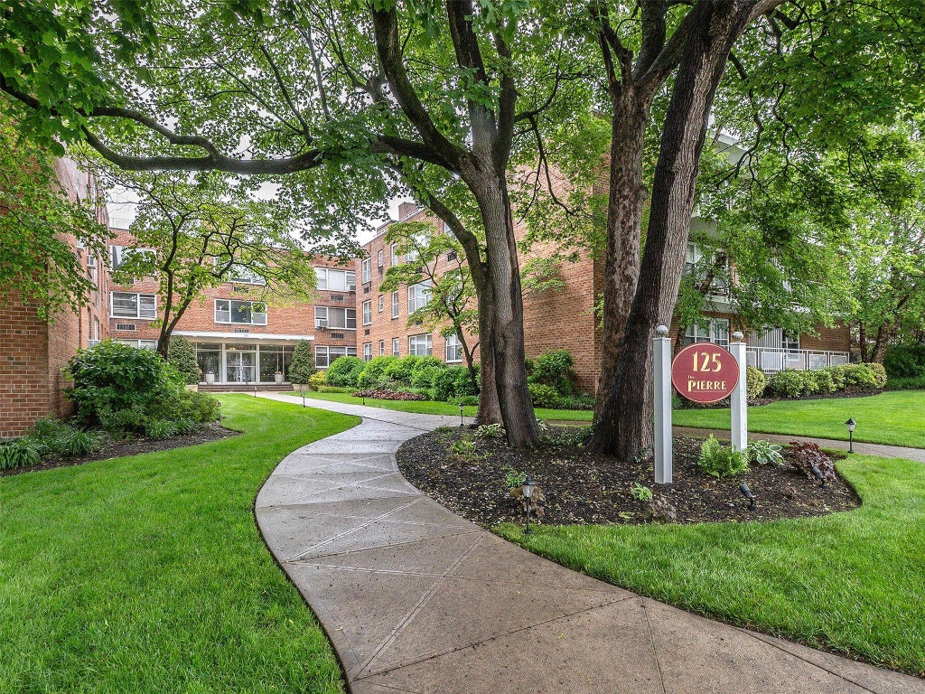 2 of 24 - 125 Main St. # 3k, Port Washington, NY