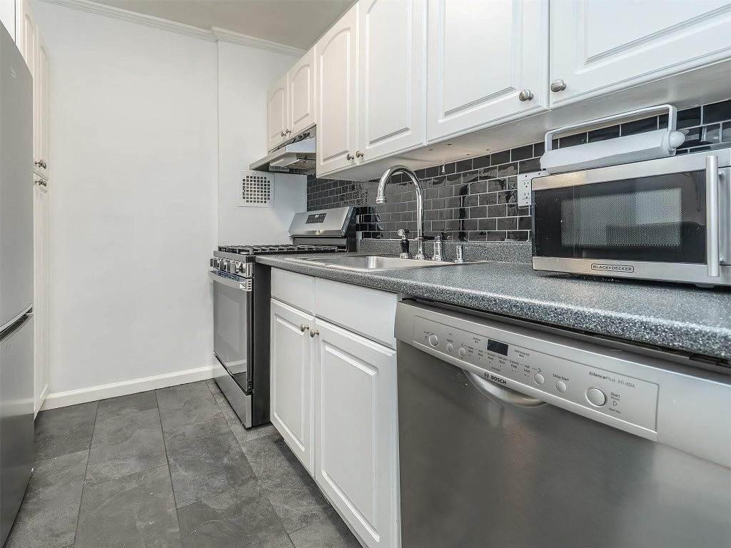 8 of 24 - 125 Main St. # 3k, Port Washington, NY
