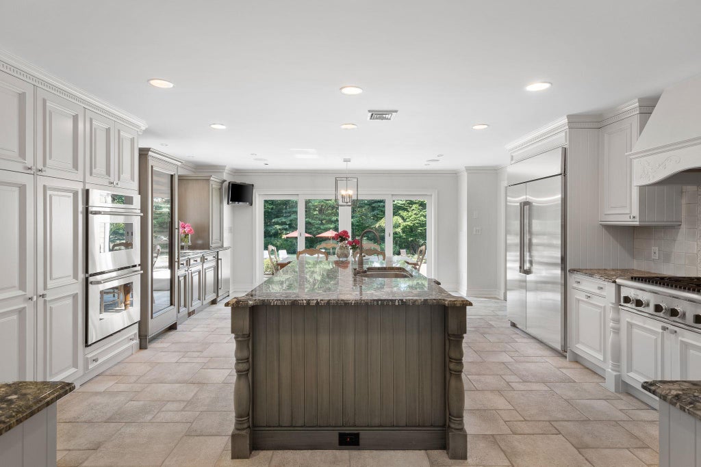 10 of 34 - 15 Beardsley Lane, Lloyd Harbor, NY