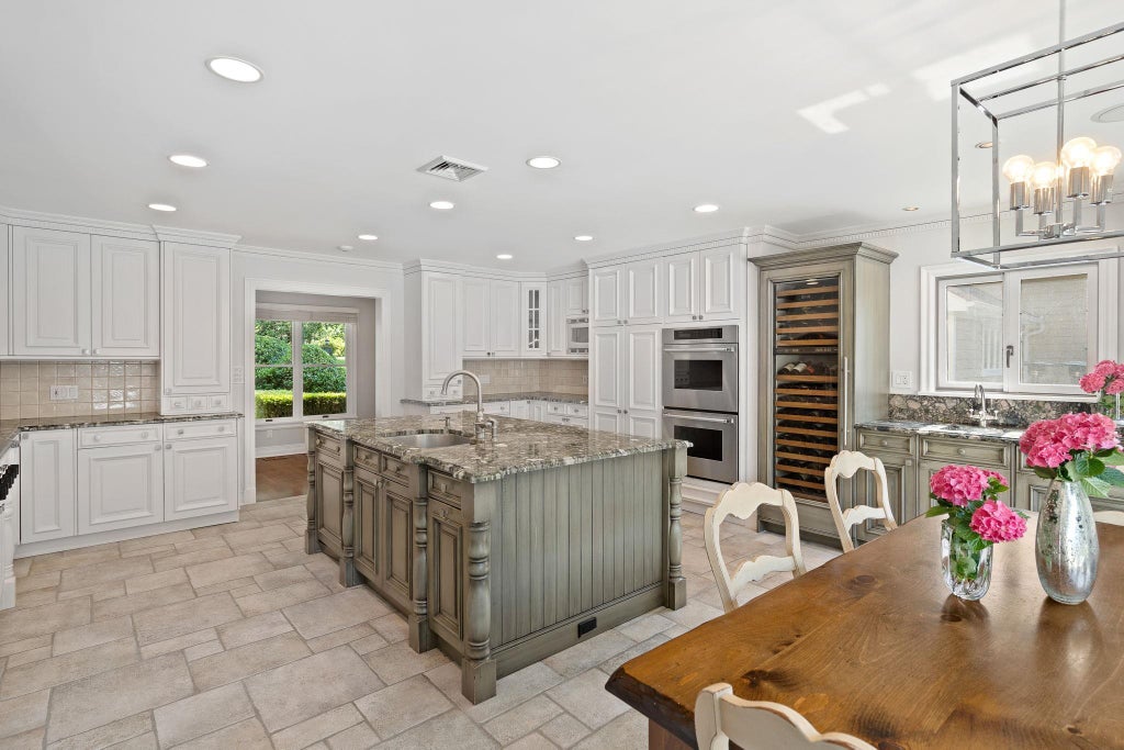 11 of 34 - 15 Beardsley Lane, Lloyd Harbor, NY
