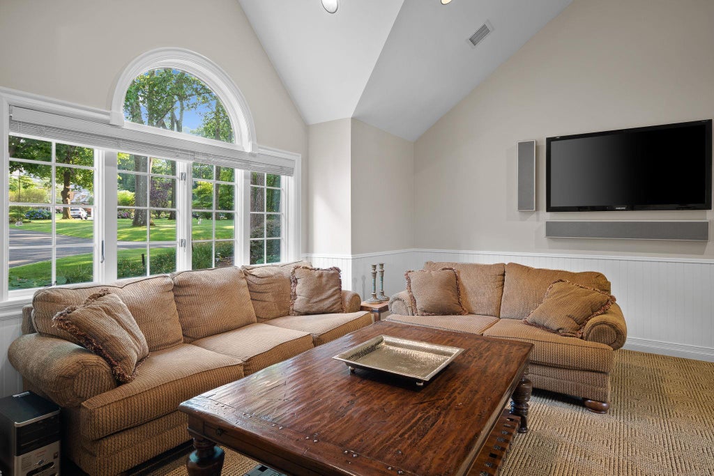 14 of 34 - 15 Beardsley Lane, Lloyd Harbor, NY