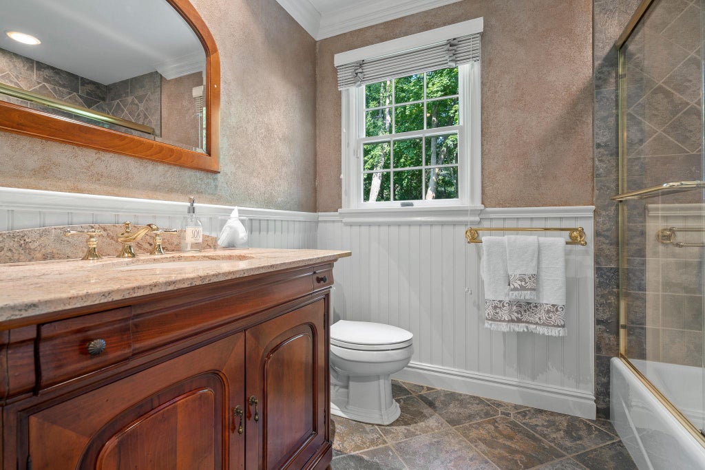 16 of 34 - 15 Beardsley Lane, Lloyd Harbor, NY