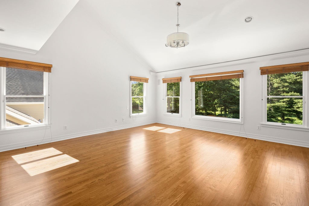 17 of 34 - 15 Beardsley Lane, Lloyd Harbor, NY