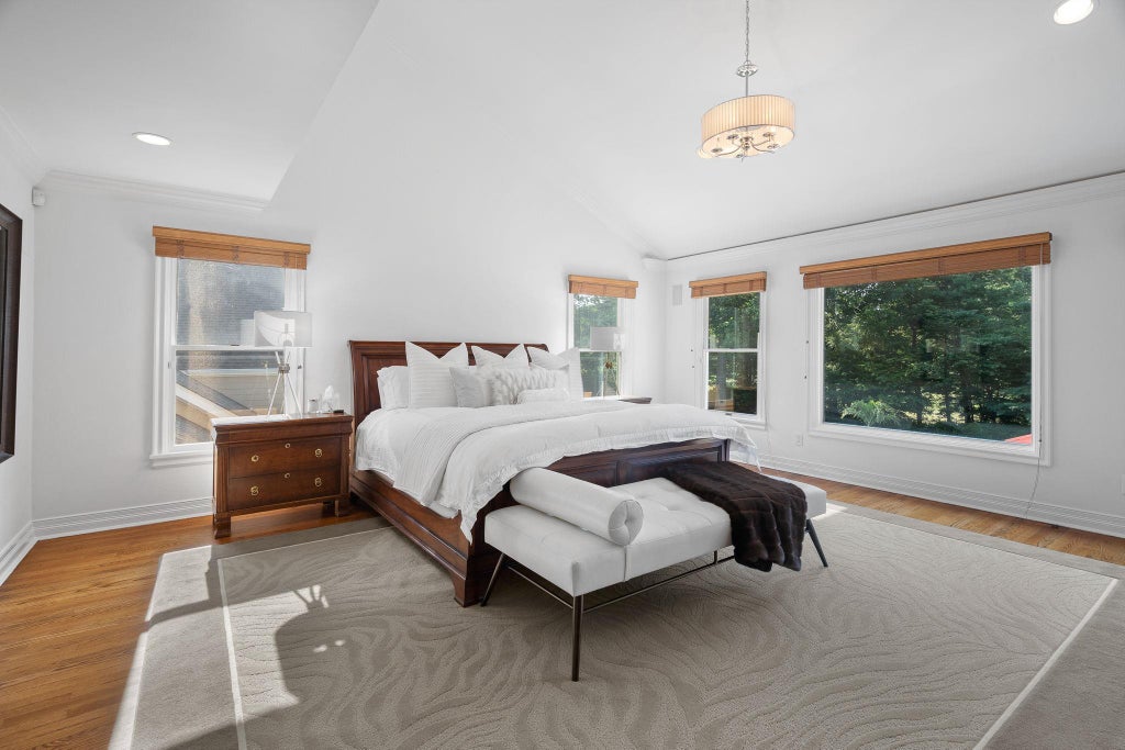 18 of 34 - 15 Beardsley Lane, Lloyd Harbor, NY
