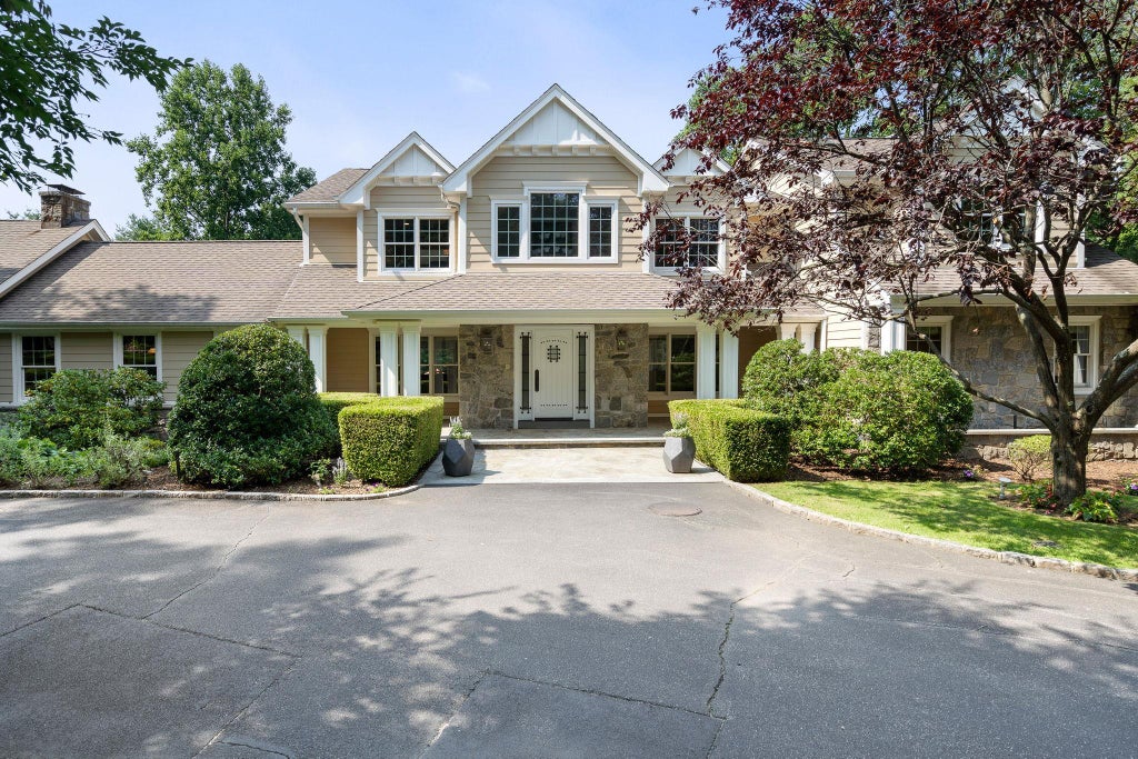 1 of 34 - 15 Beardsley Lane, Lloyd Harbor, NY