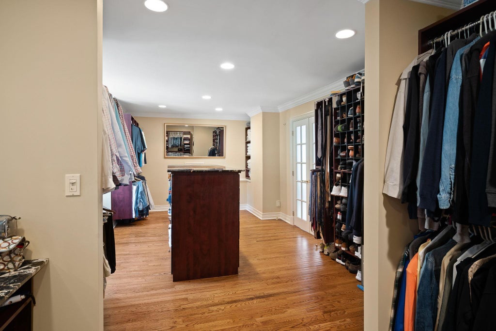 20 of 34 - 15 Beardsley Lane, Lloyd Harbor, NY