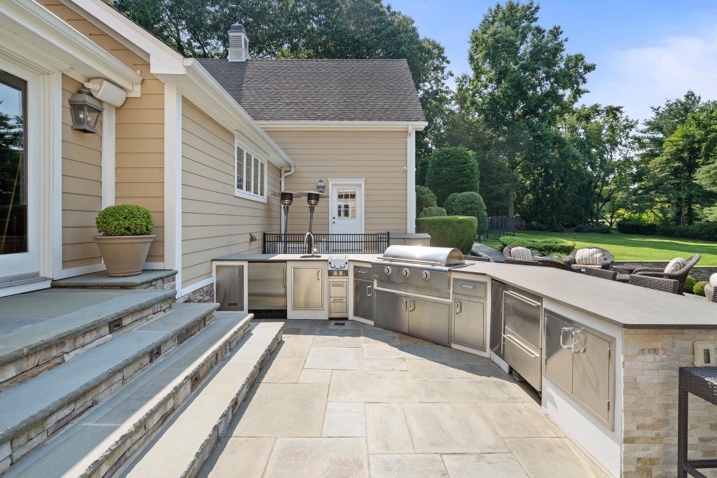 27 of 34 - 15 Beardsley Lane, Lloyd Harbor, NY