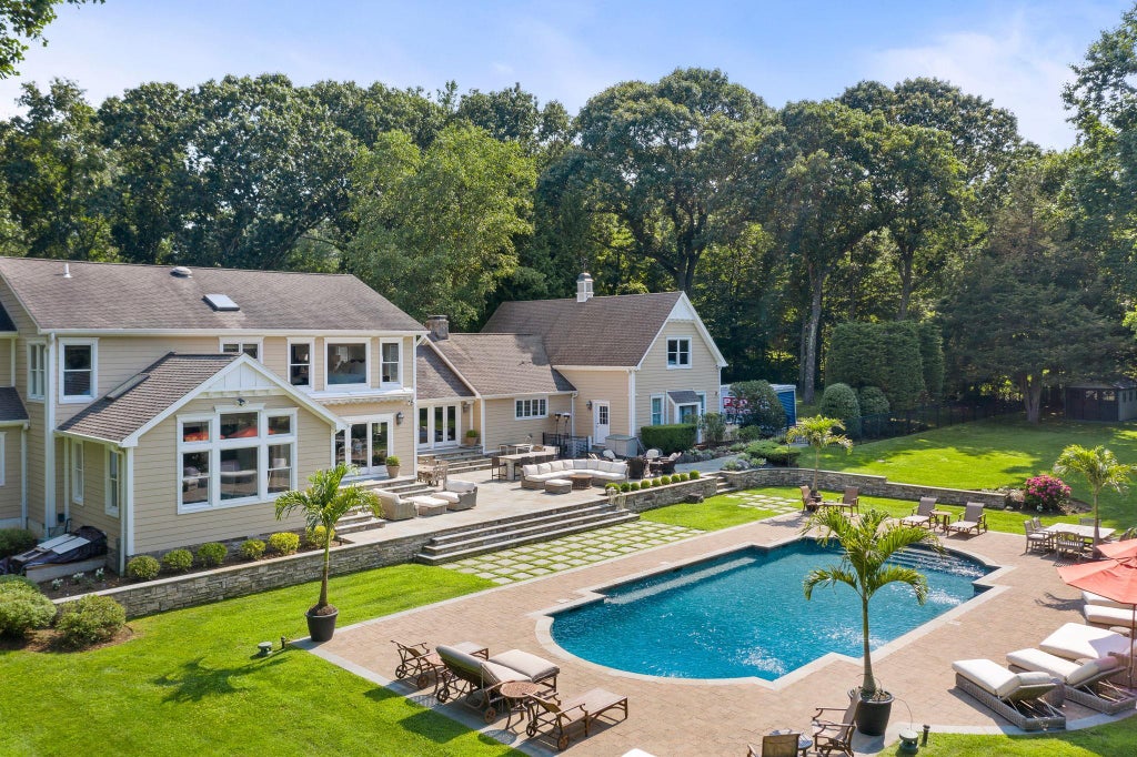 29 of 34 - 15 Beardsley Lane, Lloyd Harbor, NY