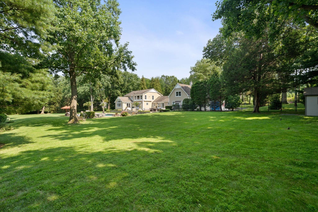 30 of 34 - 15 Beardsley Lane, Lloyd Harbor, NY
