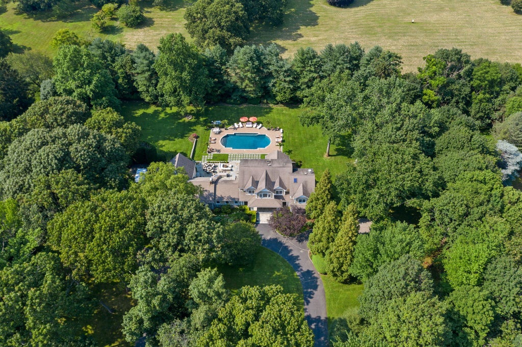 32 of 34 - 15 Beardsley Lane, Lloyd Harbor, NY