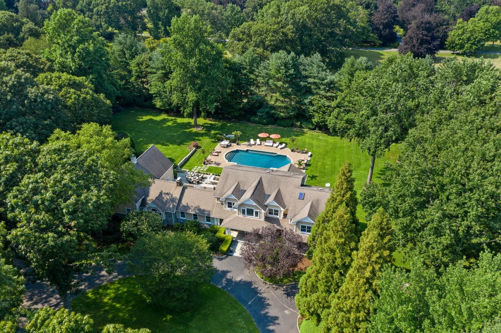 33 of 34 - 15 Beardsley Lane, Lloyd Harbor, NY