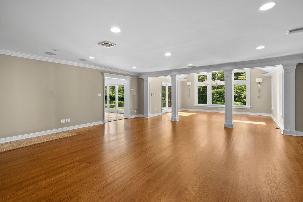 4 of 34 - 15 Beardsley Lane, Lloyd Harbor, NY