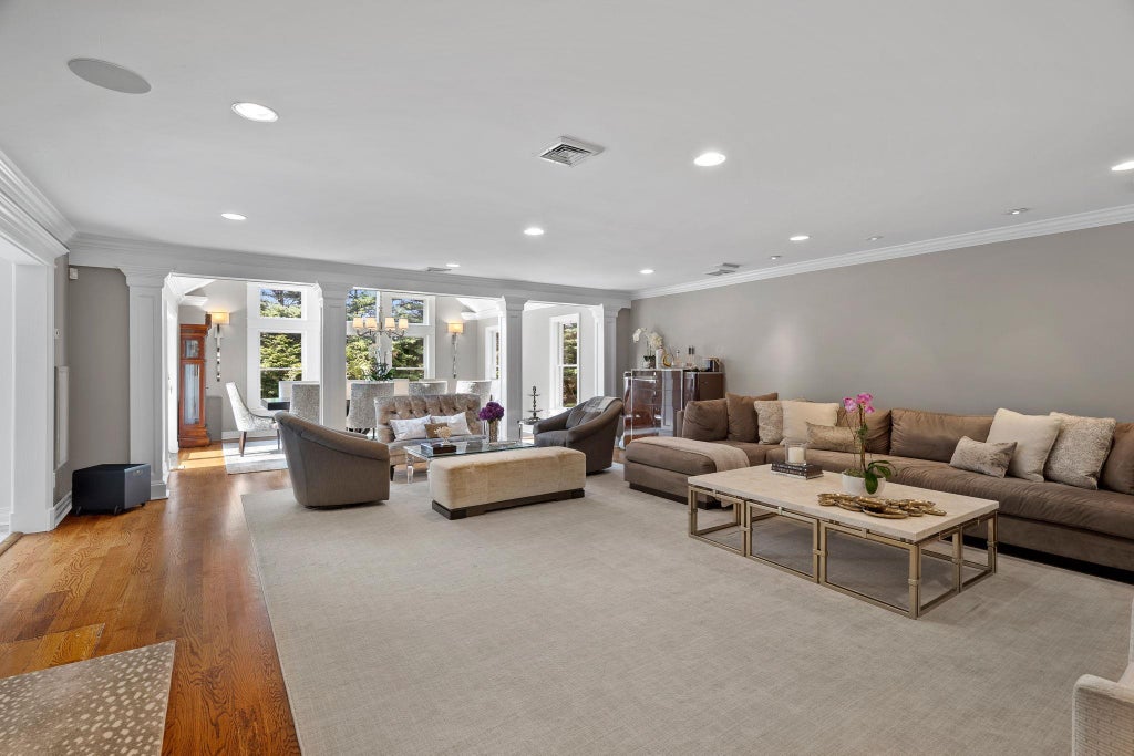 5 of 34 - 15 Beardsley Lane, Lloyd Harbor, NY