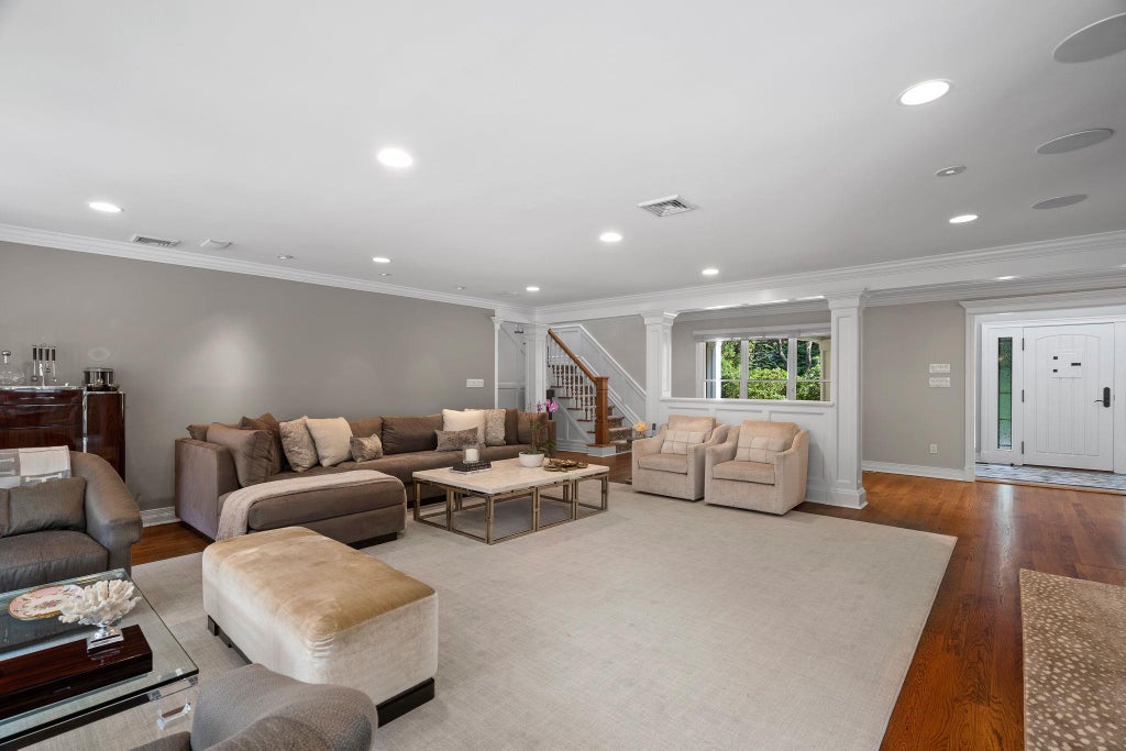 6 of 34 - 15 Beardsley Lane, Lloyd Harbor, NY