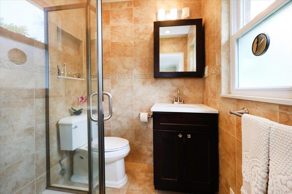 15 of 32 - 50-54 Deepdale Place, Little Neck, NY